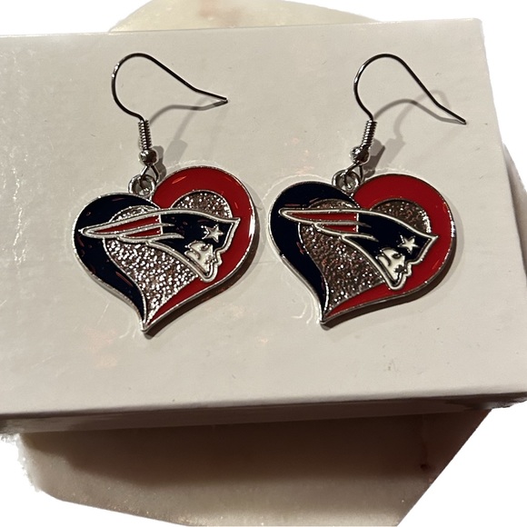Patriots Heart Shaped Earrings! Brand New! - Picture 3 of 3